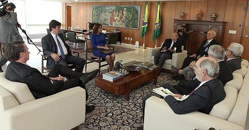 Ao apresentar novo Código de Ética Médica, CFM faz pedidos ao presidente Jair Bolsonaro em nome dos médicos.